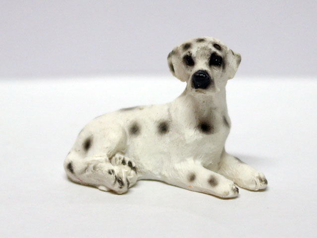 ガーデン小物 動物/ペット用品 ペット　犬 英国より直輸入 　12分の1サイズの　ドールハウス・アクセサリーです。