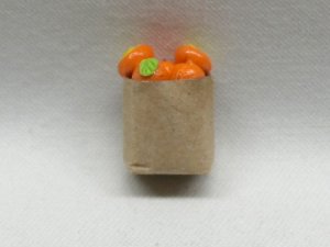 画像1: 紙袋入り果物（オレンジ）