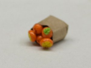 画像2: 紙袋入り果物（オレンジ）