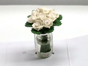 画像1: ガラス花瓶入り”バラ”
