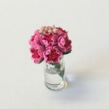 ガラス花瓶入り”バラ”