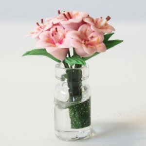 画像4: ガラス花瓶入り”ユリの花”
