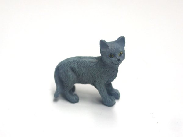 1/12サイズのドールハウス用ミニチュア猫　（グレイ　キャット）です