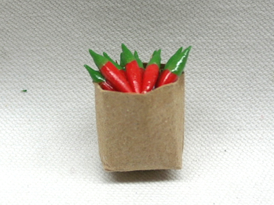 画像1: 紙袋入り野菜(レッドペッパー）