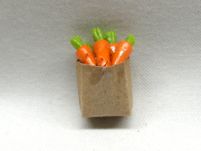 画像1: 紙袋入り野菜（にんじん）