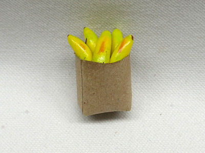 画像1: 紙袋入り果物（バナナ）