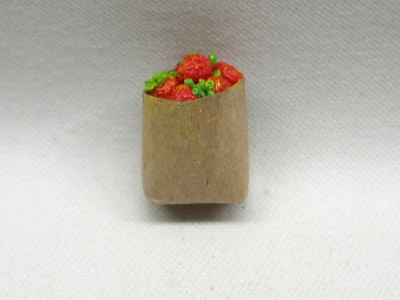 画像1: 紙袋入り果物（ストロベリー）