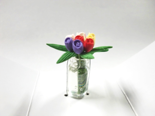 画像4: ガラス花瓶入り”チューリップ”